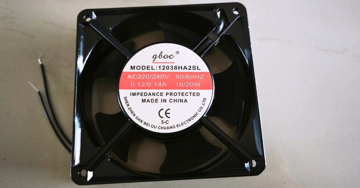 พัดลมระบายอากาศในตู้ฟักไข่