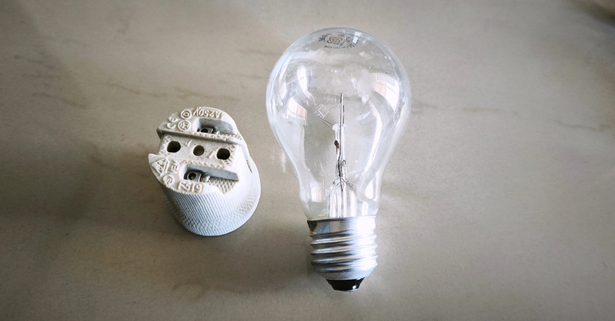 ตัวควบคุมอุณหภูมิและความชื้นแบบอัตโนมัติ