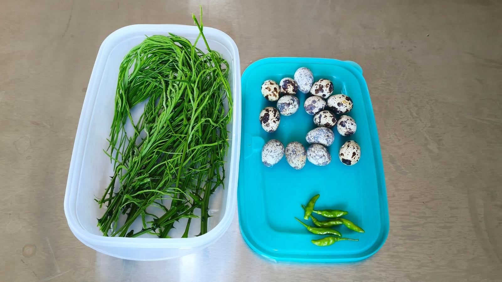 ส่วนผสมในการทำไข่เจียวยอดชะอม